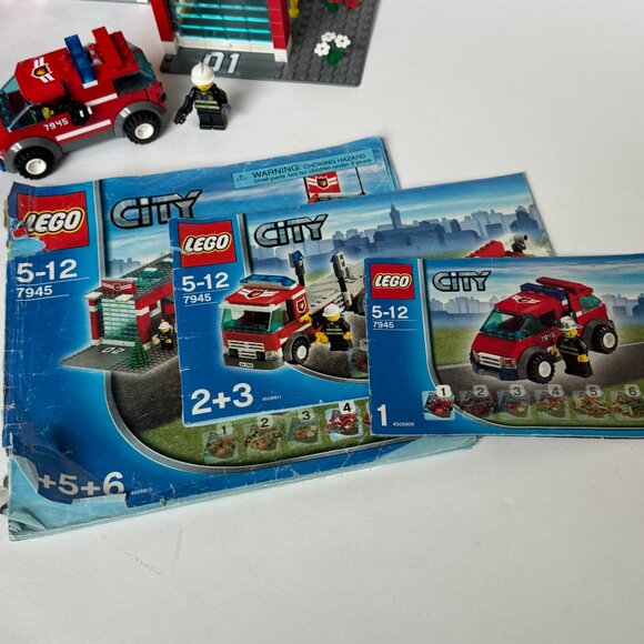 Lego 7945 Fire Station Set Engine Firefighter Complete except stickers Town City - Picture 3 of 15